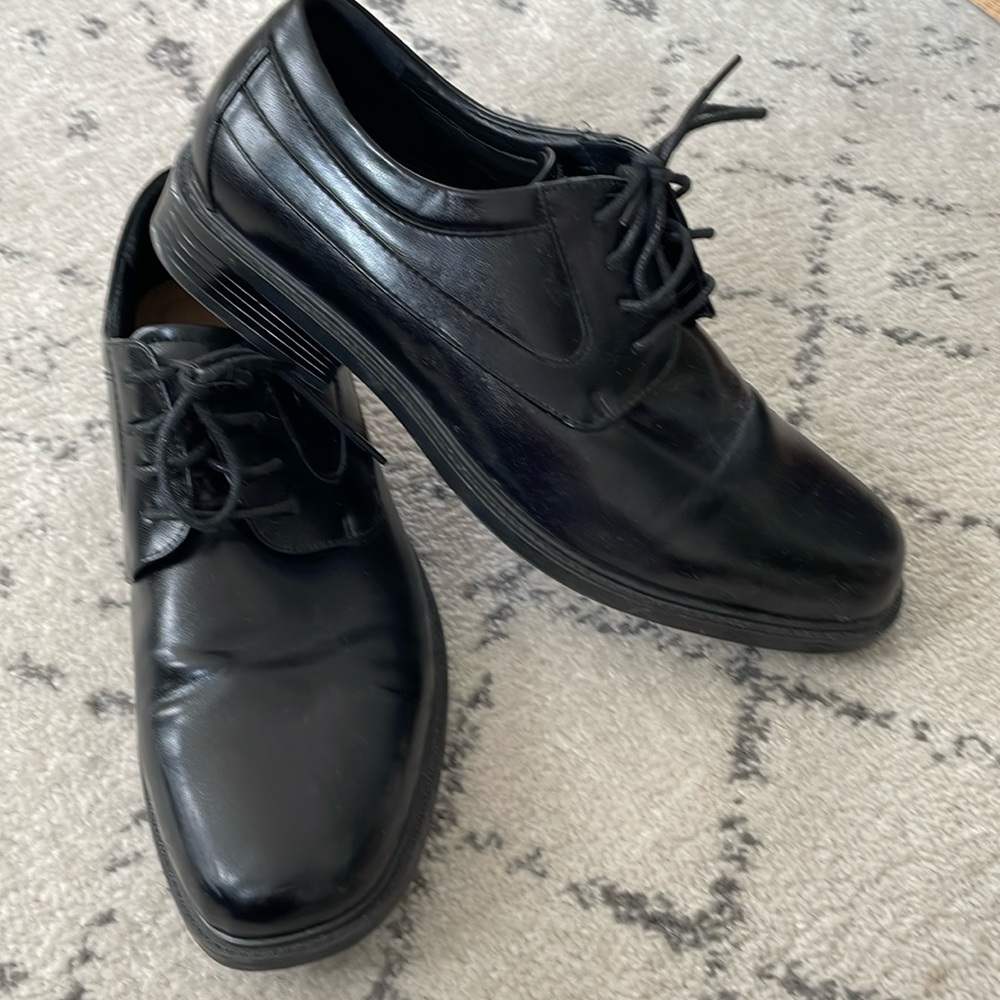 Men’s black dress shoes size 9.5